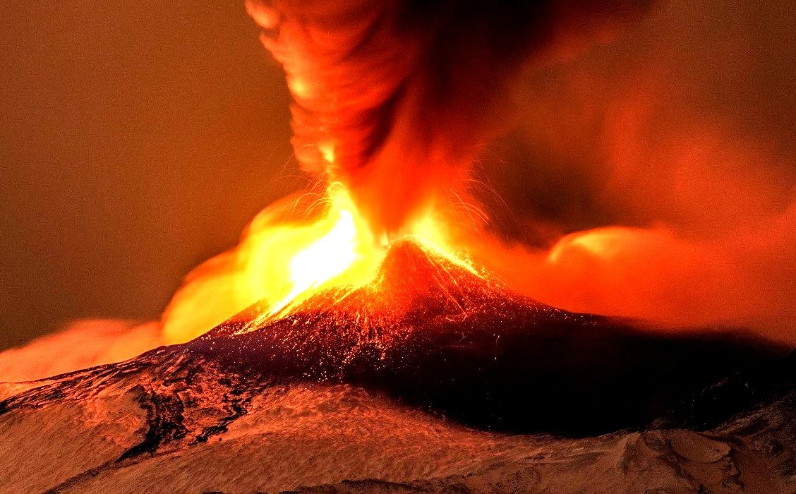 Mt. Etna erupts again on 28 November 2013 (Sicily, Italy)